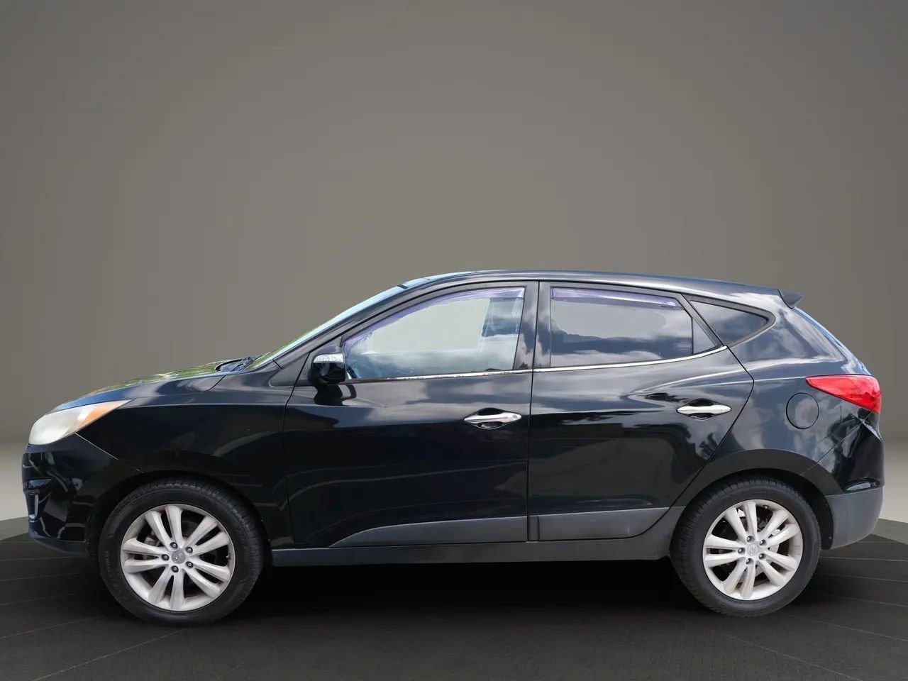 Used 2013 Hyundai Tucson Limited w/ Premium Pkg image 2