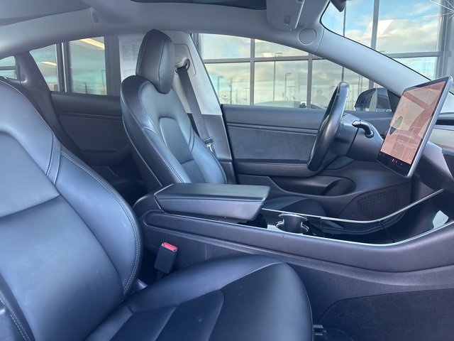 Used 2019 Tesla Model 3 Standard Range Plus image 11
