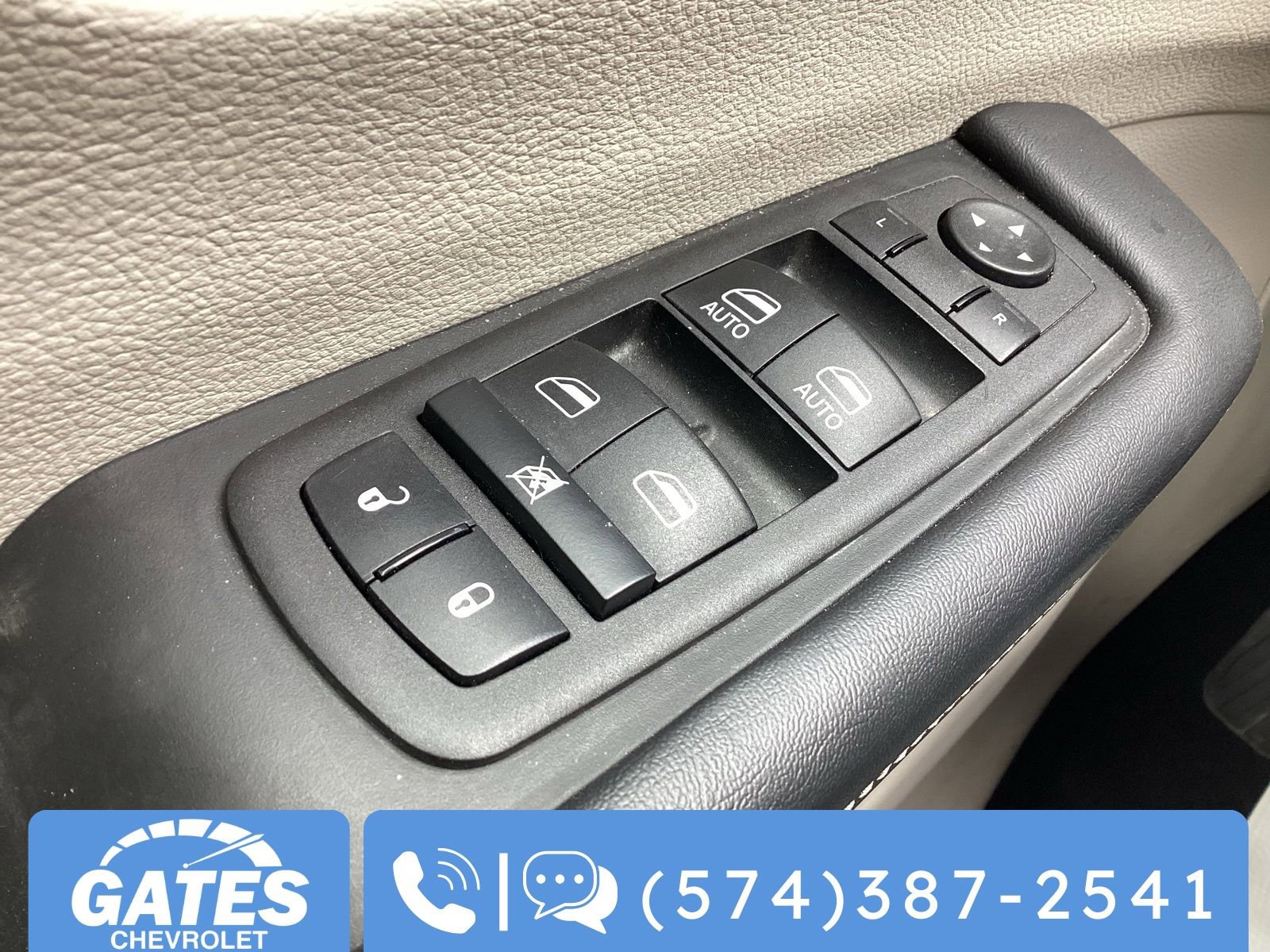 Used 2023 Chrysler Pacifica Touring-L FWD image 29