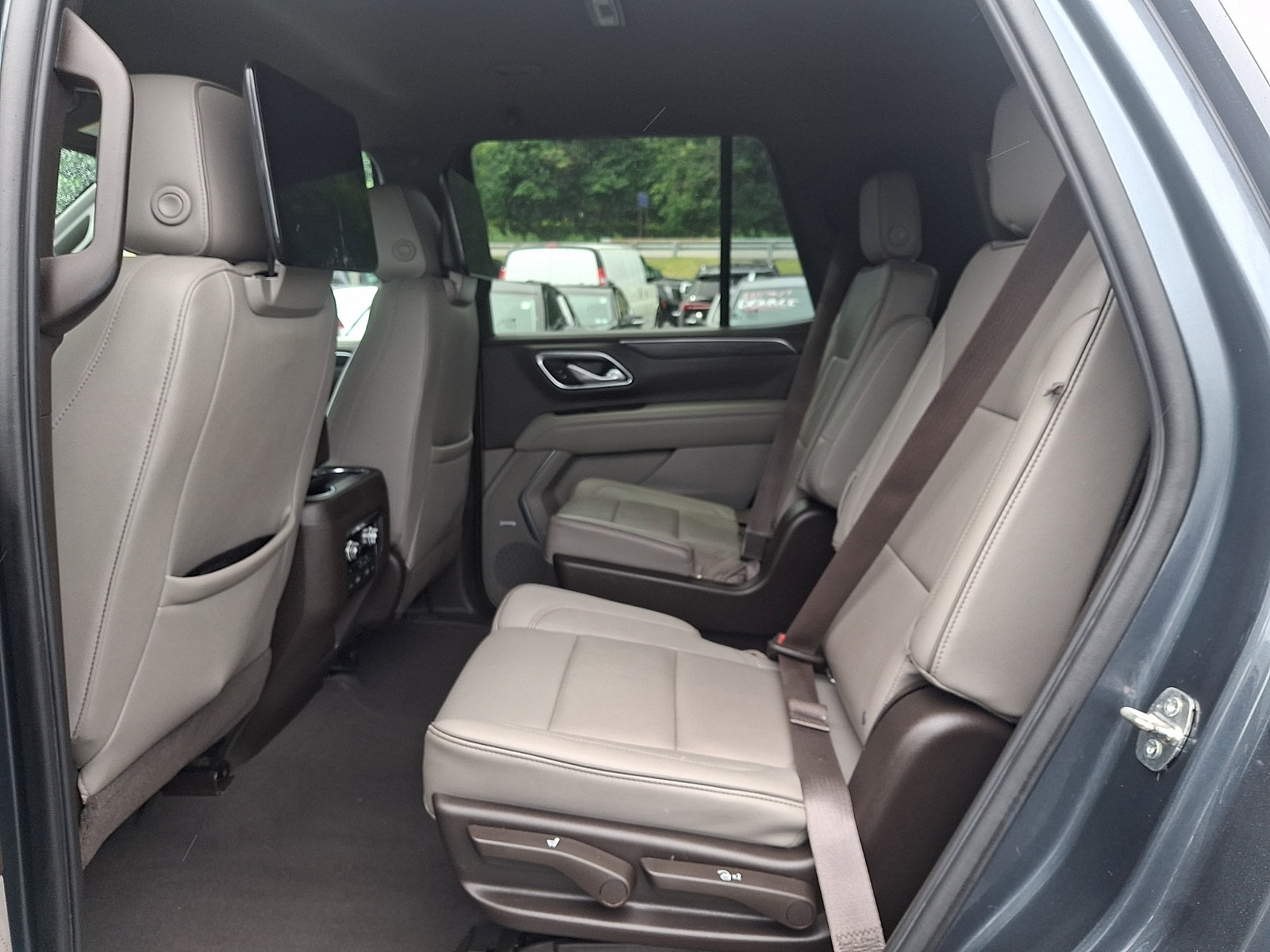 Used 2021 GMC Yukon SLT w/ Rear Media and Nav Package AWD/4WD image 10