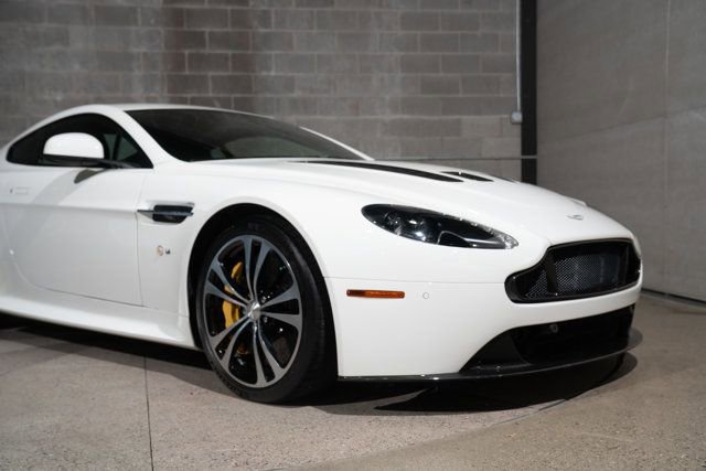 Used 2015 Aston Martin V12 Vantage S RWD image 30