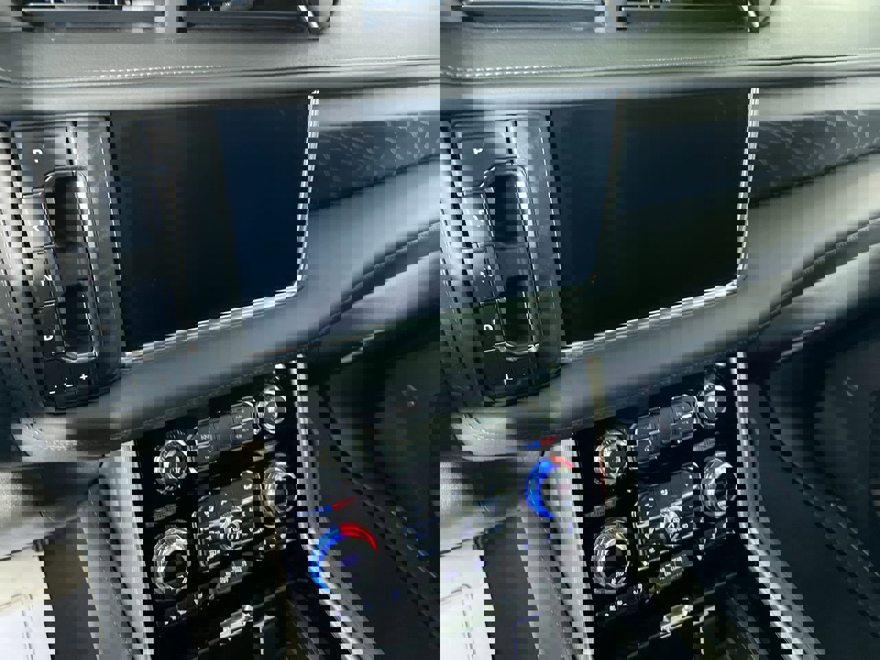 Used 2022 GMC Yukon XL Denali image 24