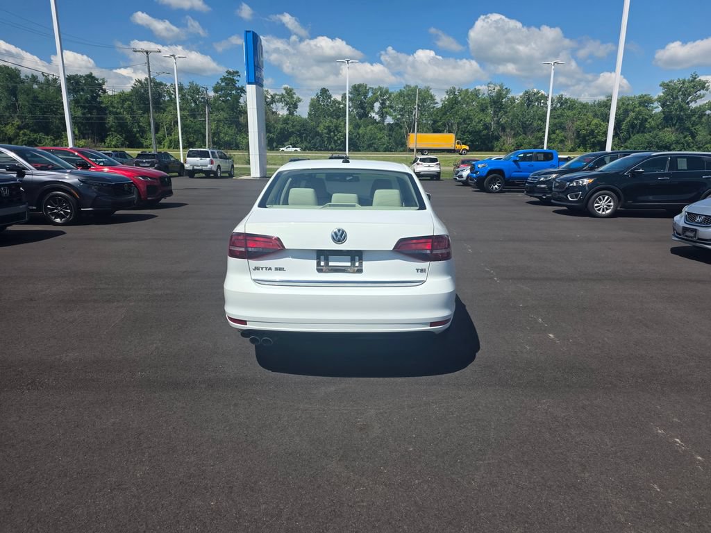 Used 2017 Volkswagen Jetta SEL FWD image 4