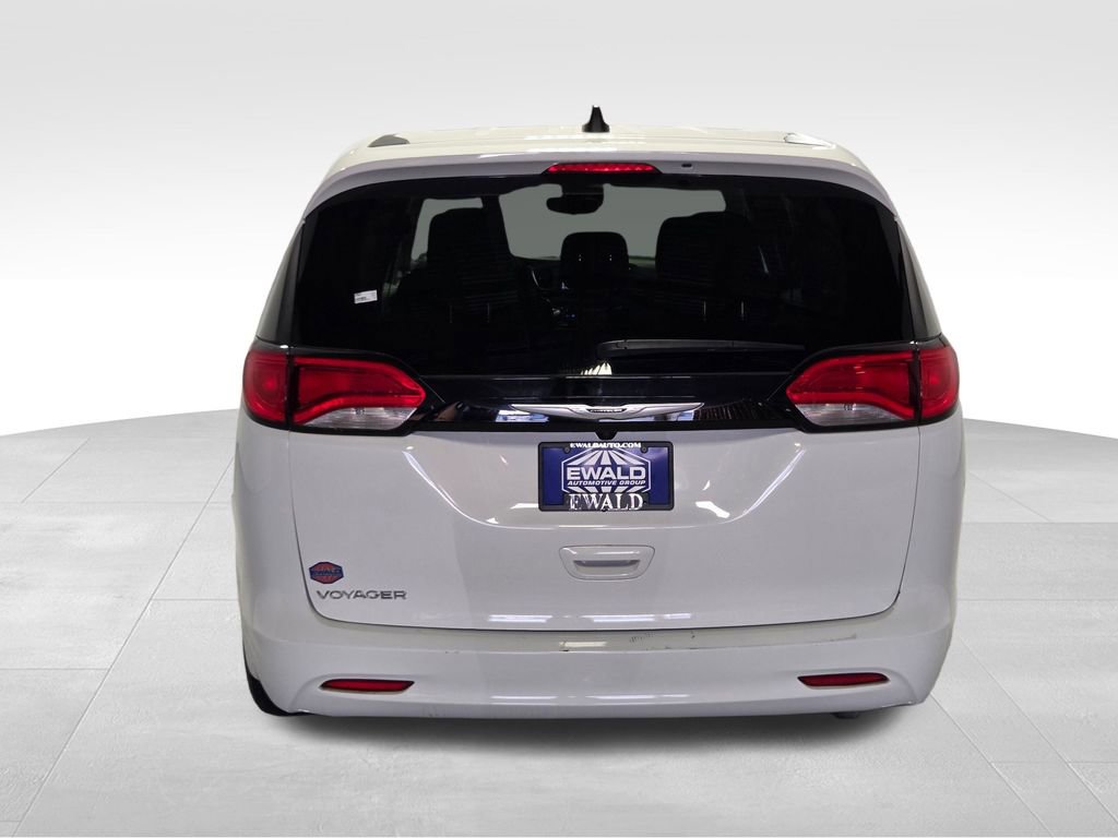 Used 2023 Chrysler Voyager LX image 6
