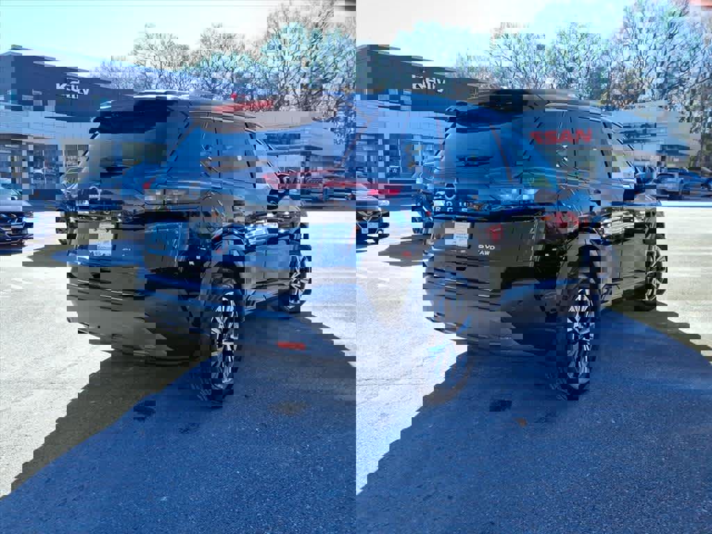 Certified 2023 Nissan Rogue SV w/ SV Premium Package image 5