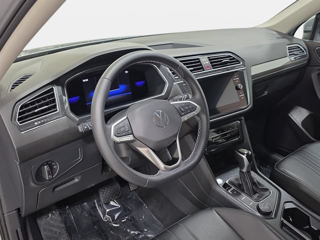 Used 2022 Volkswagen Tiguan SE AWD/4WD image 16