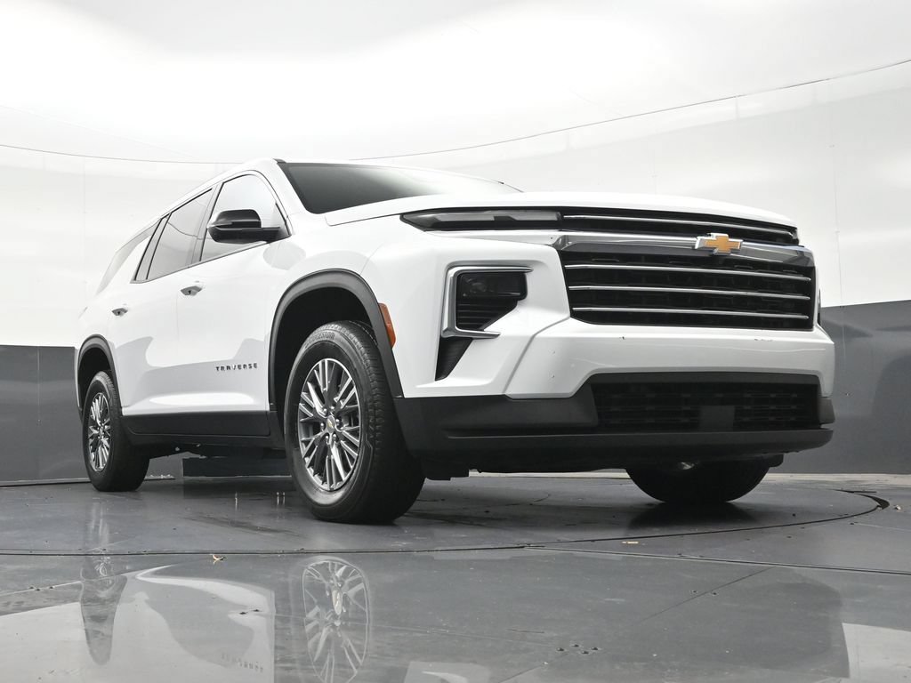 Used 2025 Chevrolet Traverse LT FWD image 31