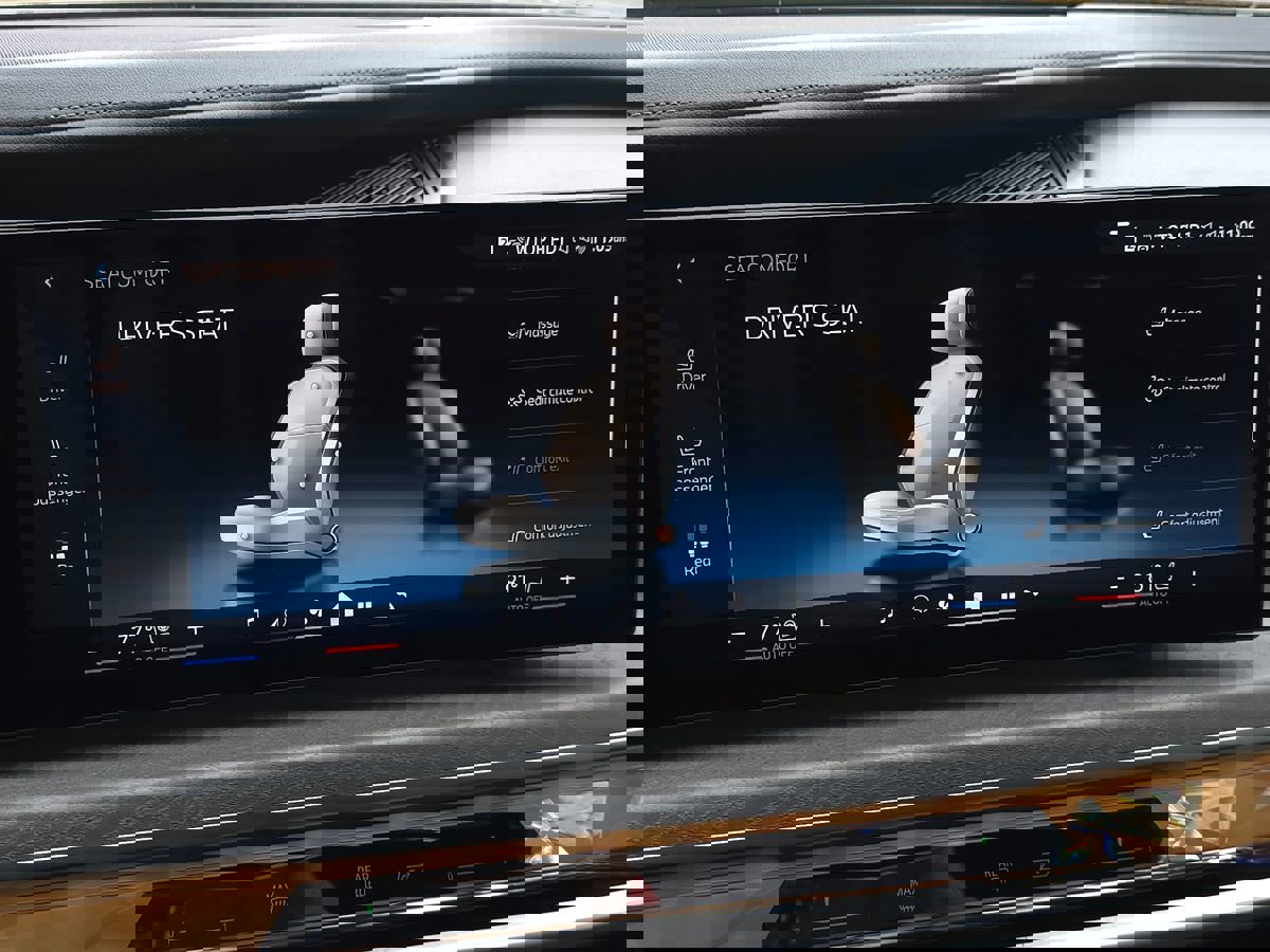 Used 2024 BMW i7 xDrive60 w/ Executive Package image 61