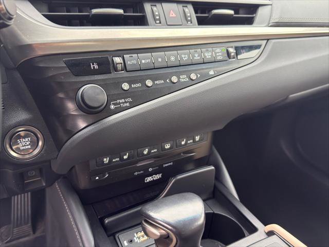 Used 2020 Lexus ES 350 Ultra Luxury w/ Accessory Package 2 FWD image 15