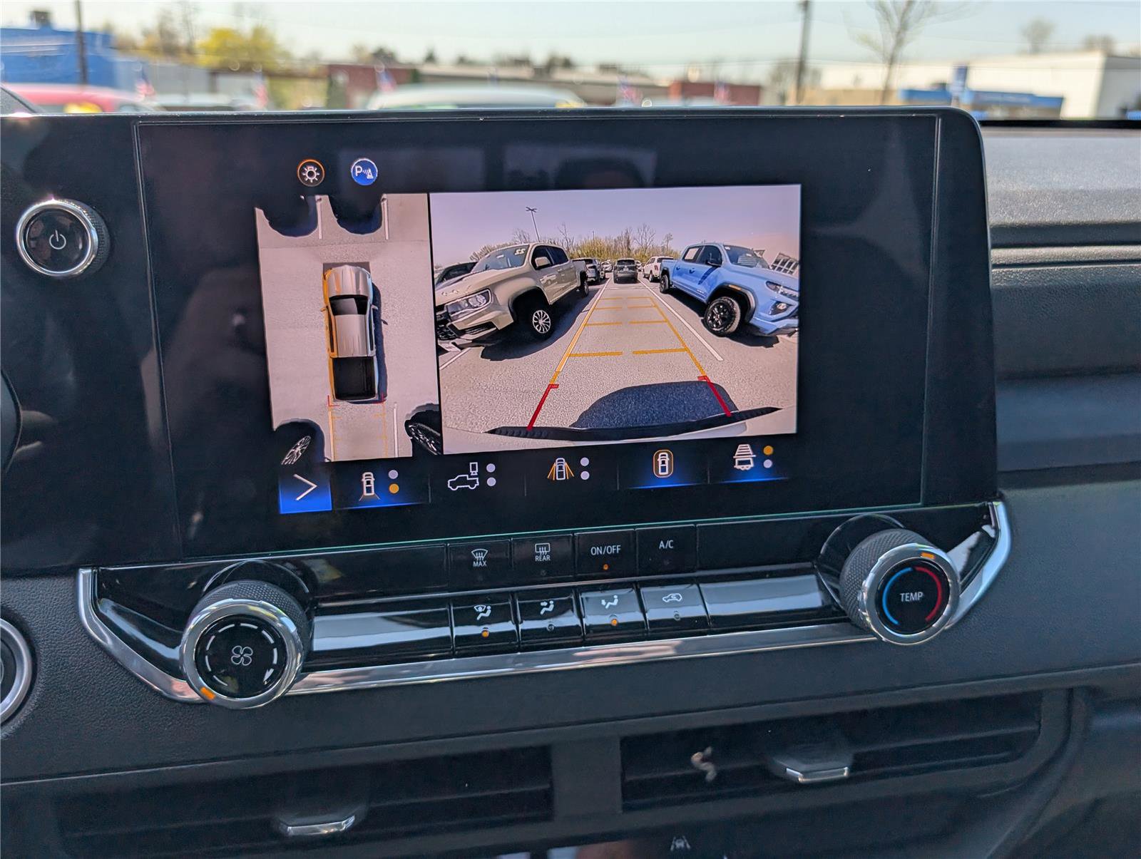 Used 2024 Chevrolet Colorado Trail Boss w/ Technology Package image 28