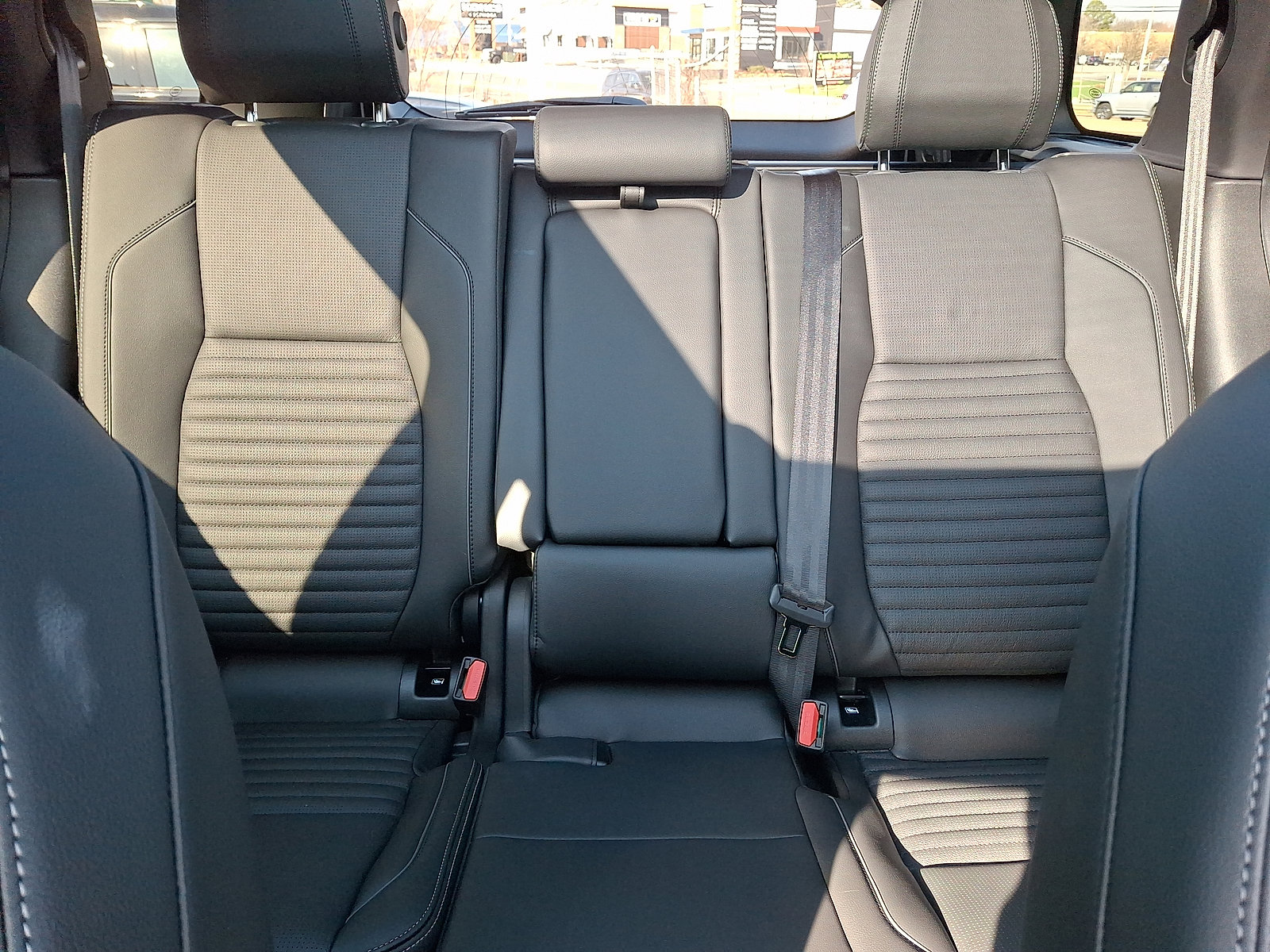 Used 2025 Land Rover Discovery Sport Dynamic SE image 16