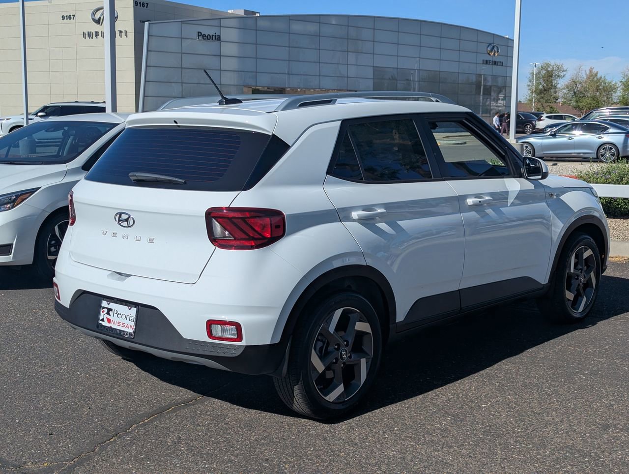 Used 2025 Hyundai Venue SEL image 8