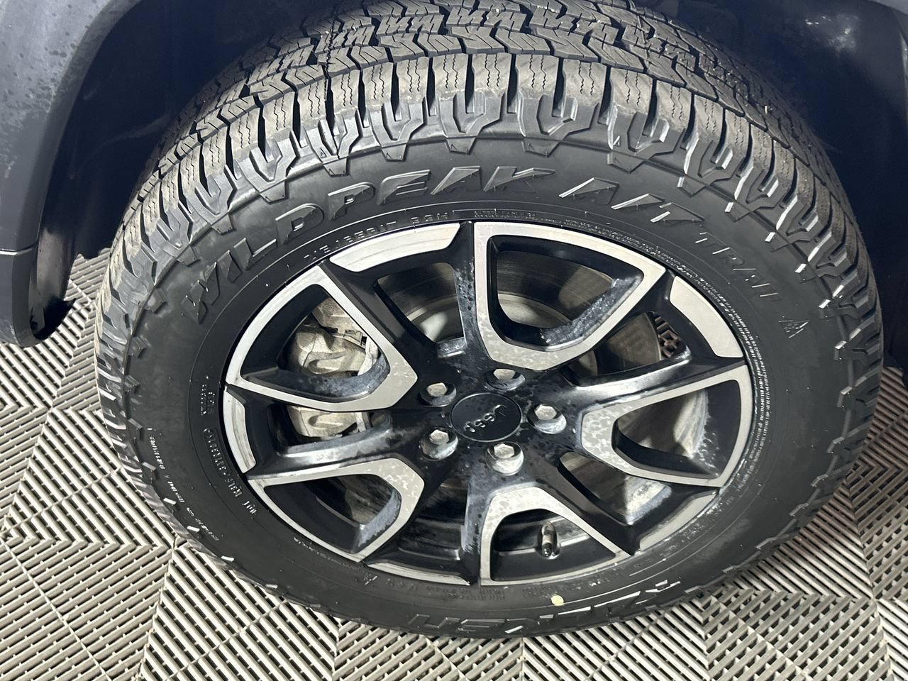 Used 2024 Jeep Compass Trailhawk AWD/4WD image 10