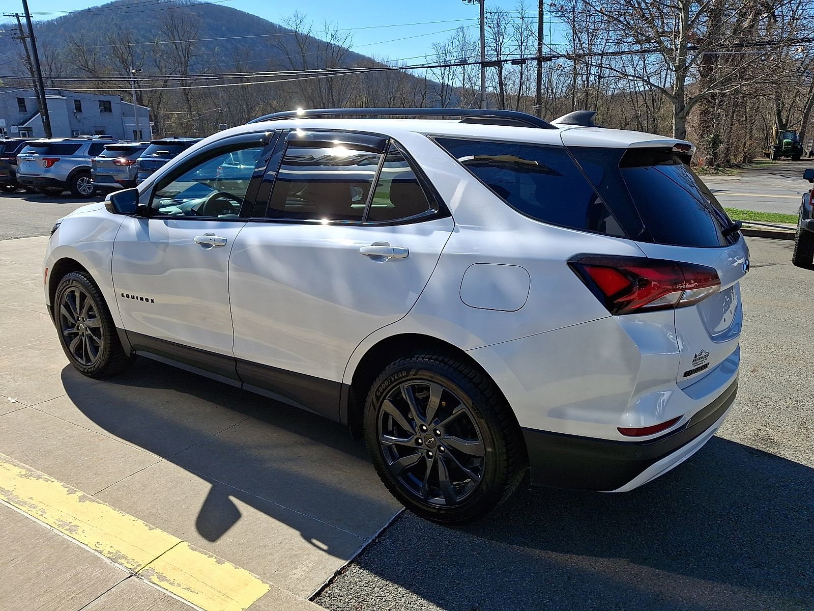 Used 2024 Chevrolet Equinox RS w/ RS Leather Package AWD/4WD image 4