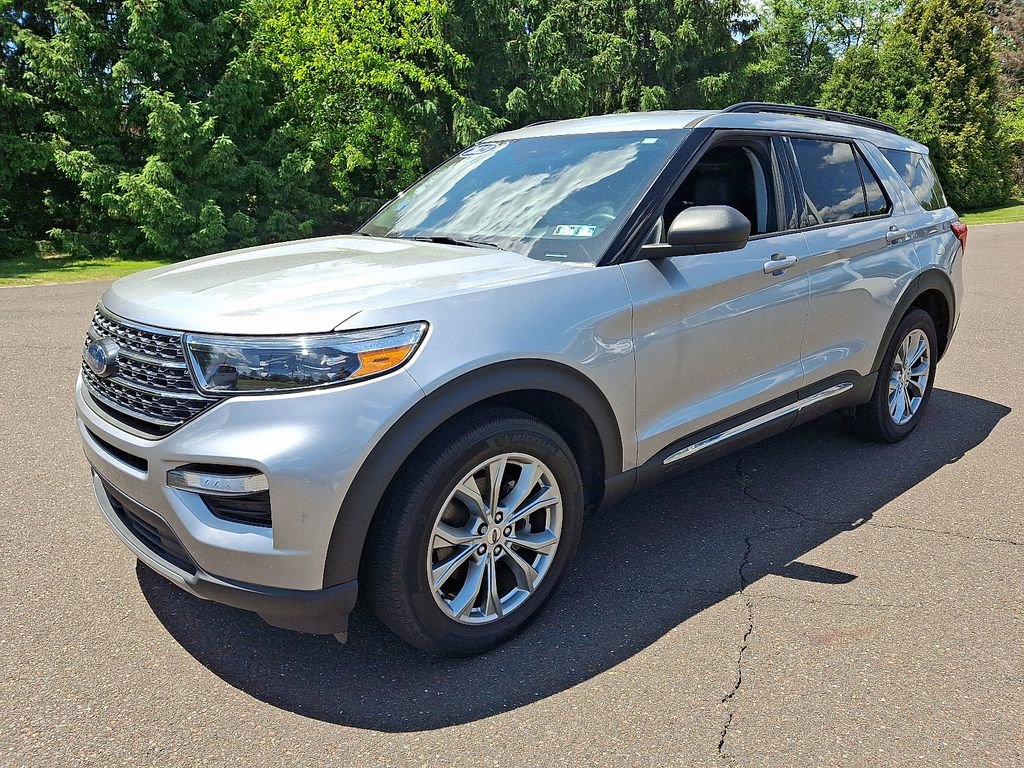 Used 2023 Ford Explorer XLT w/ Equipment Group 202A AWD/4WD image 3