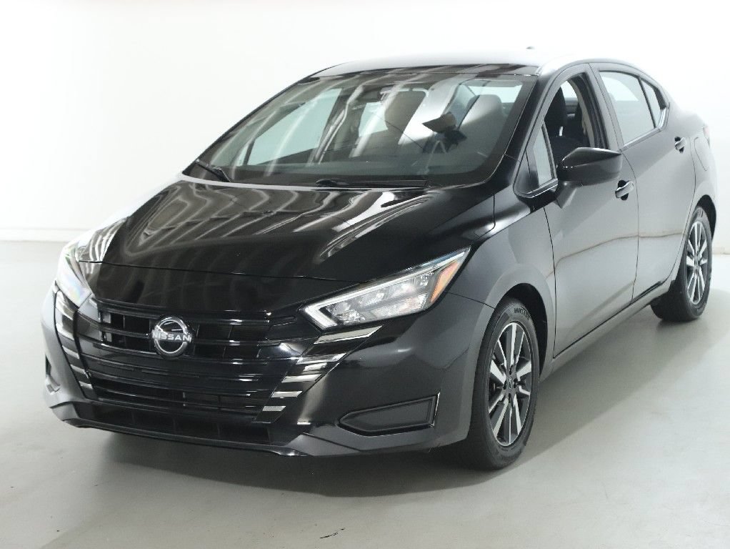 Used 2025 Nissan Versa SV FWD image 4