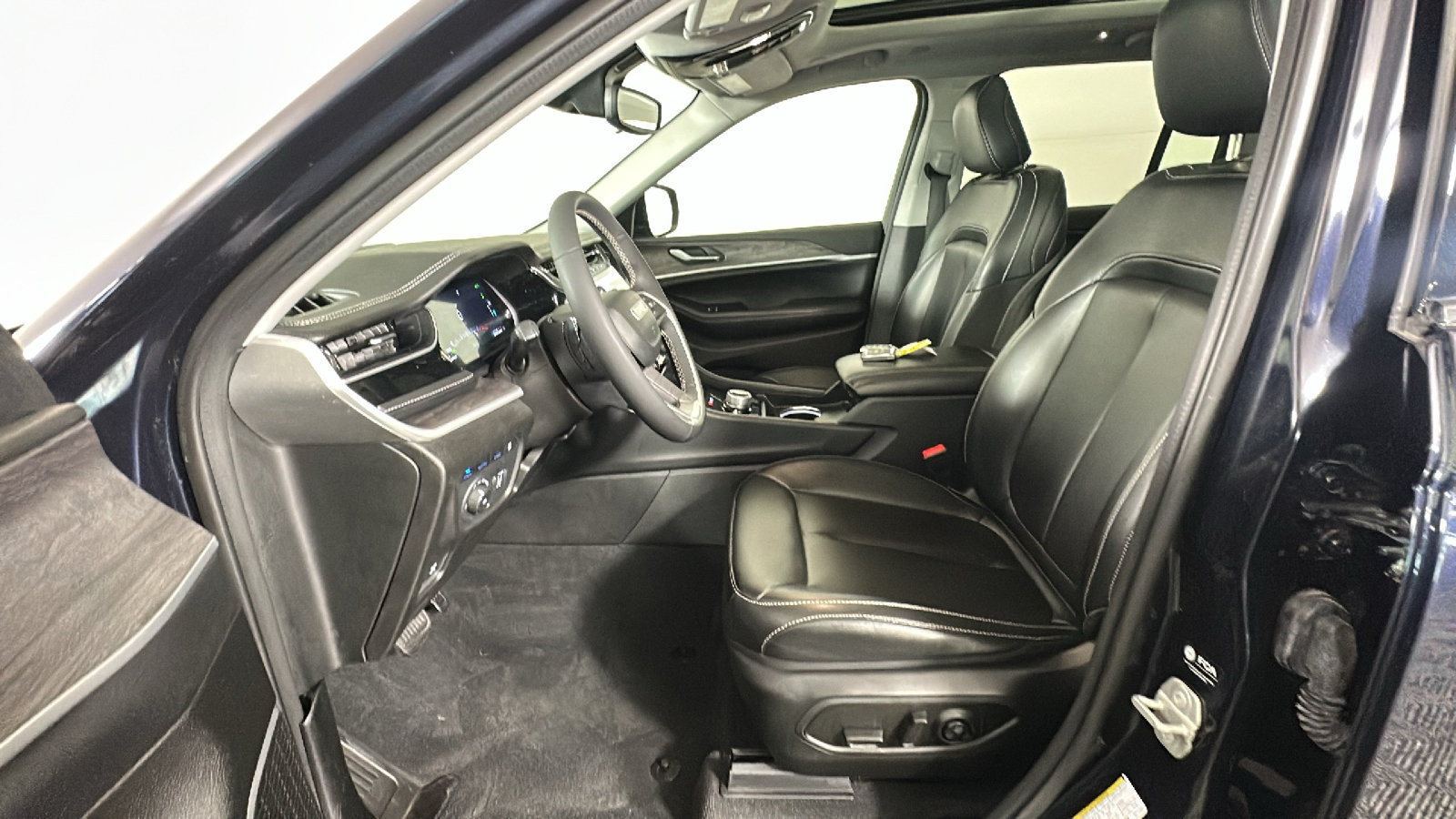 Used 2024 Jeep Grand Cherokee Limited 4xe AWD/4WD image 13