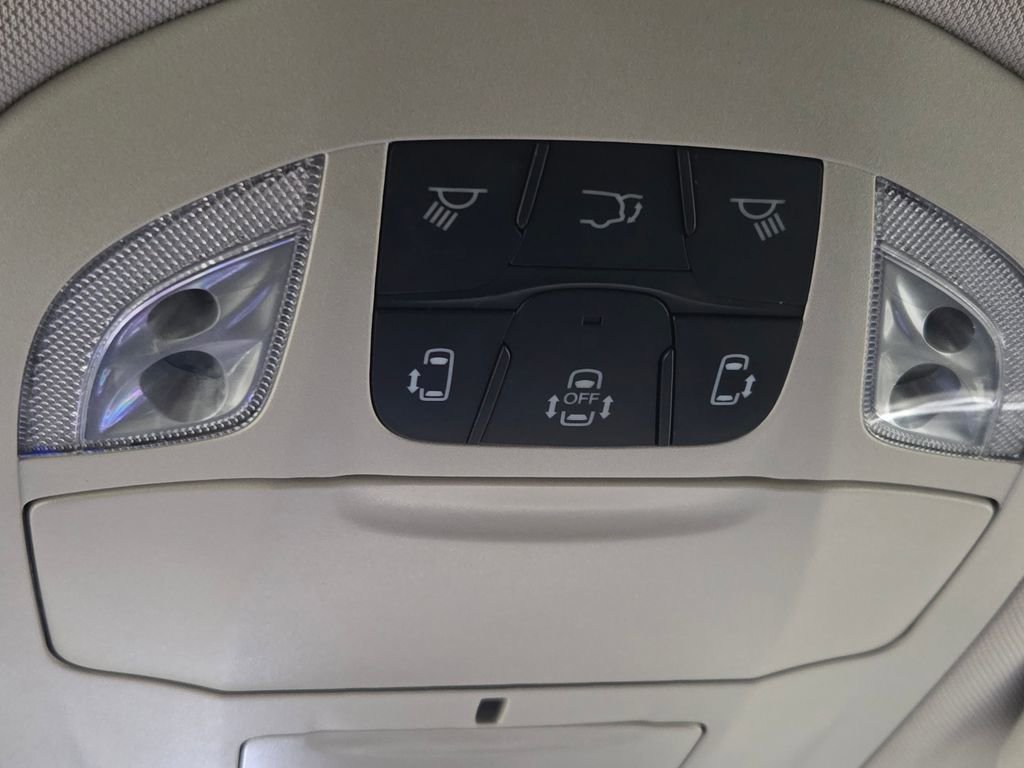 Certified 2023 Chrysler Pacifica Touring-L image 28