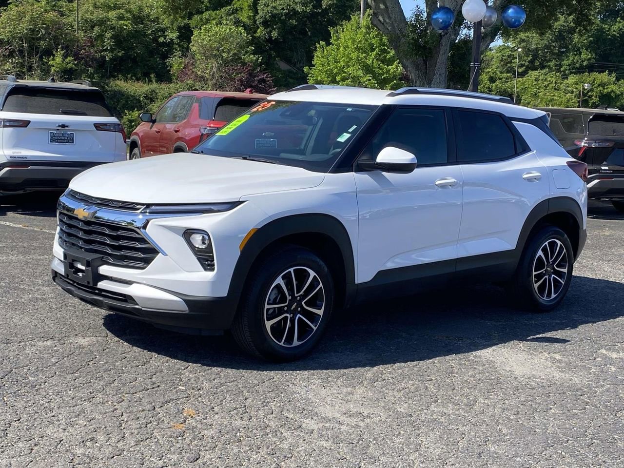 Used 2025 Chevrolet TrailBlazer LT AWD/4WD image 3