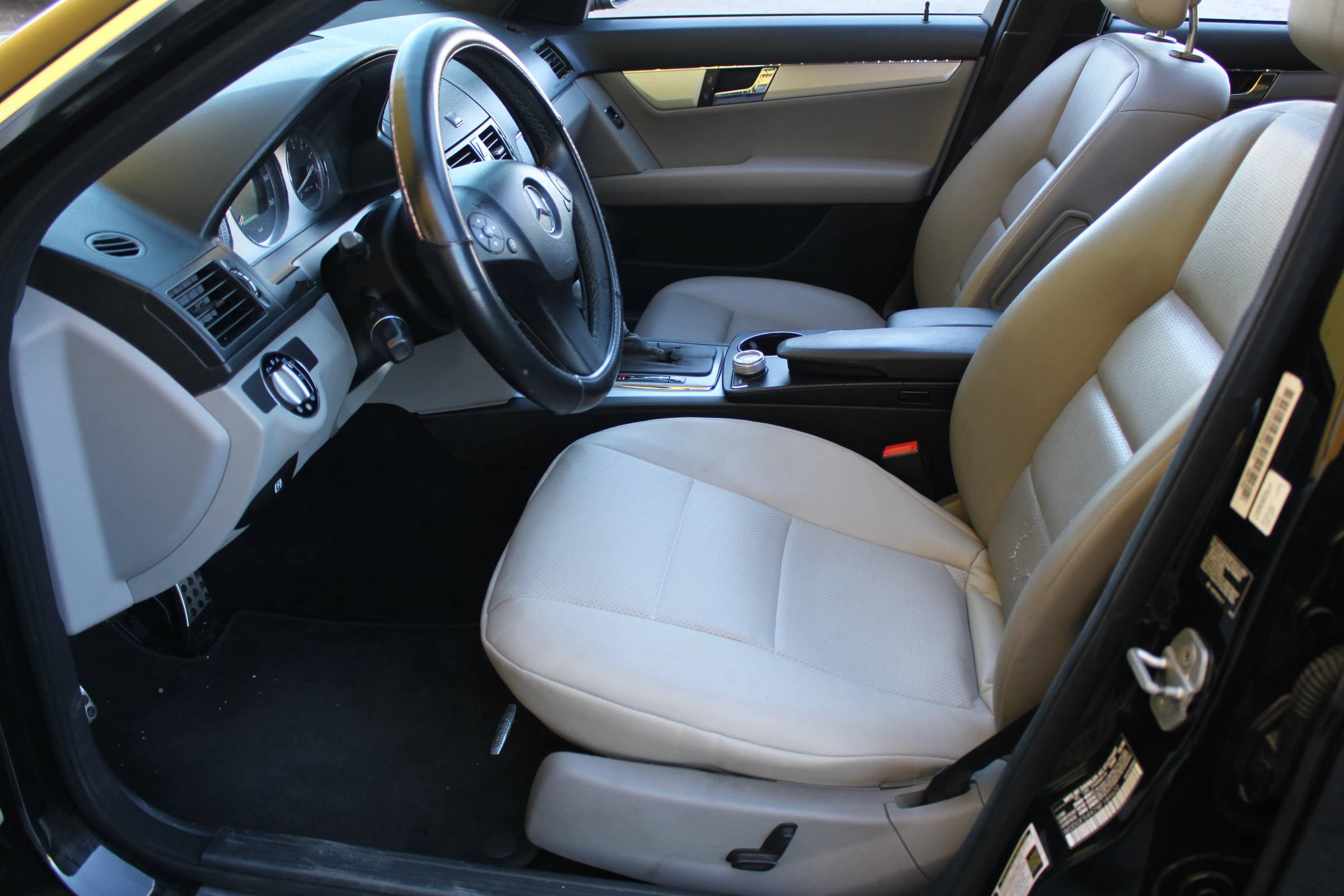Used 2008 Mercedes-Benz C 300 Sedan image 26