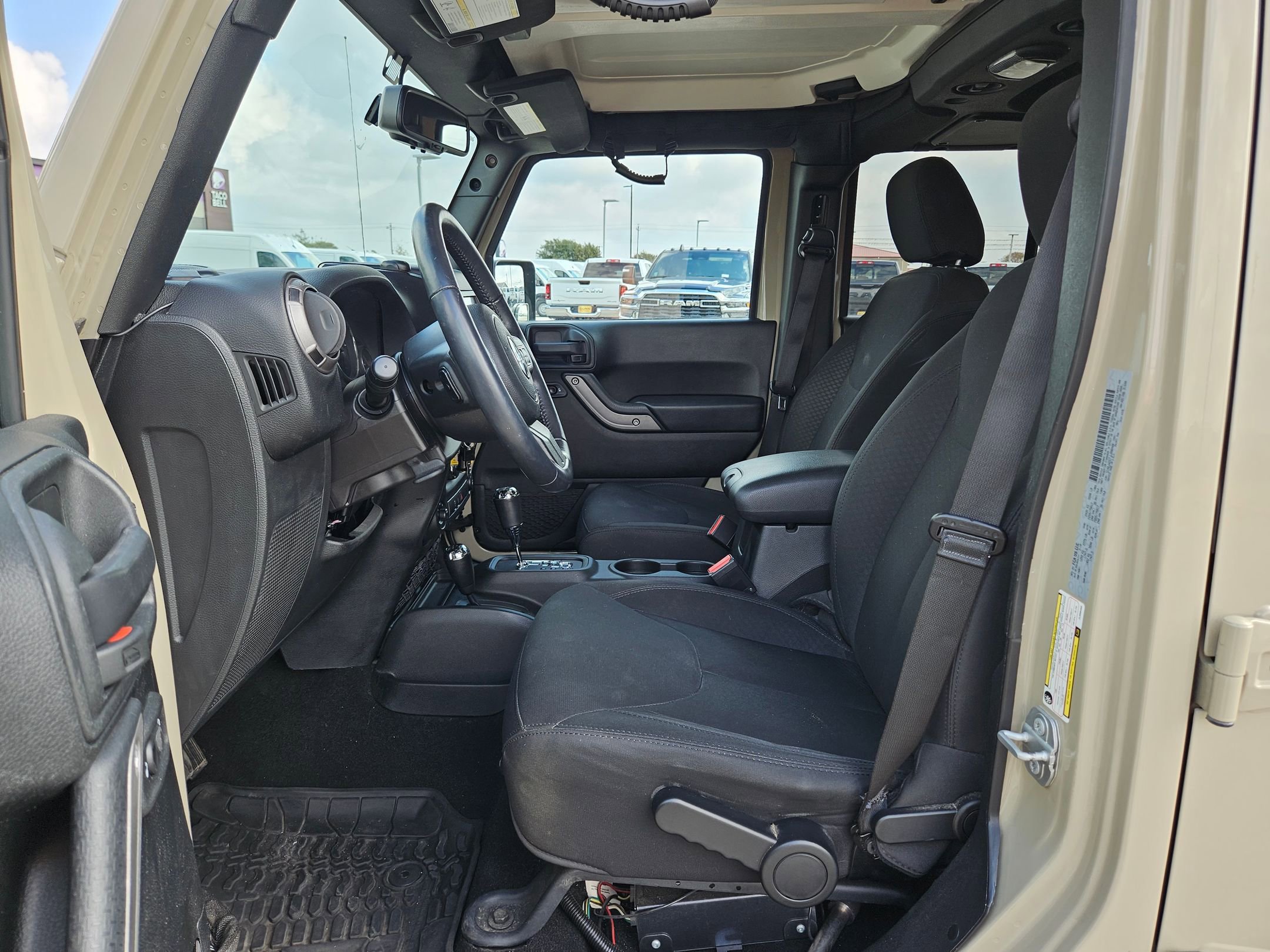 Used 2018 Jeep Wrangler Unlimited Sport S image 9