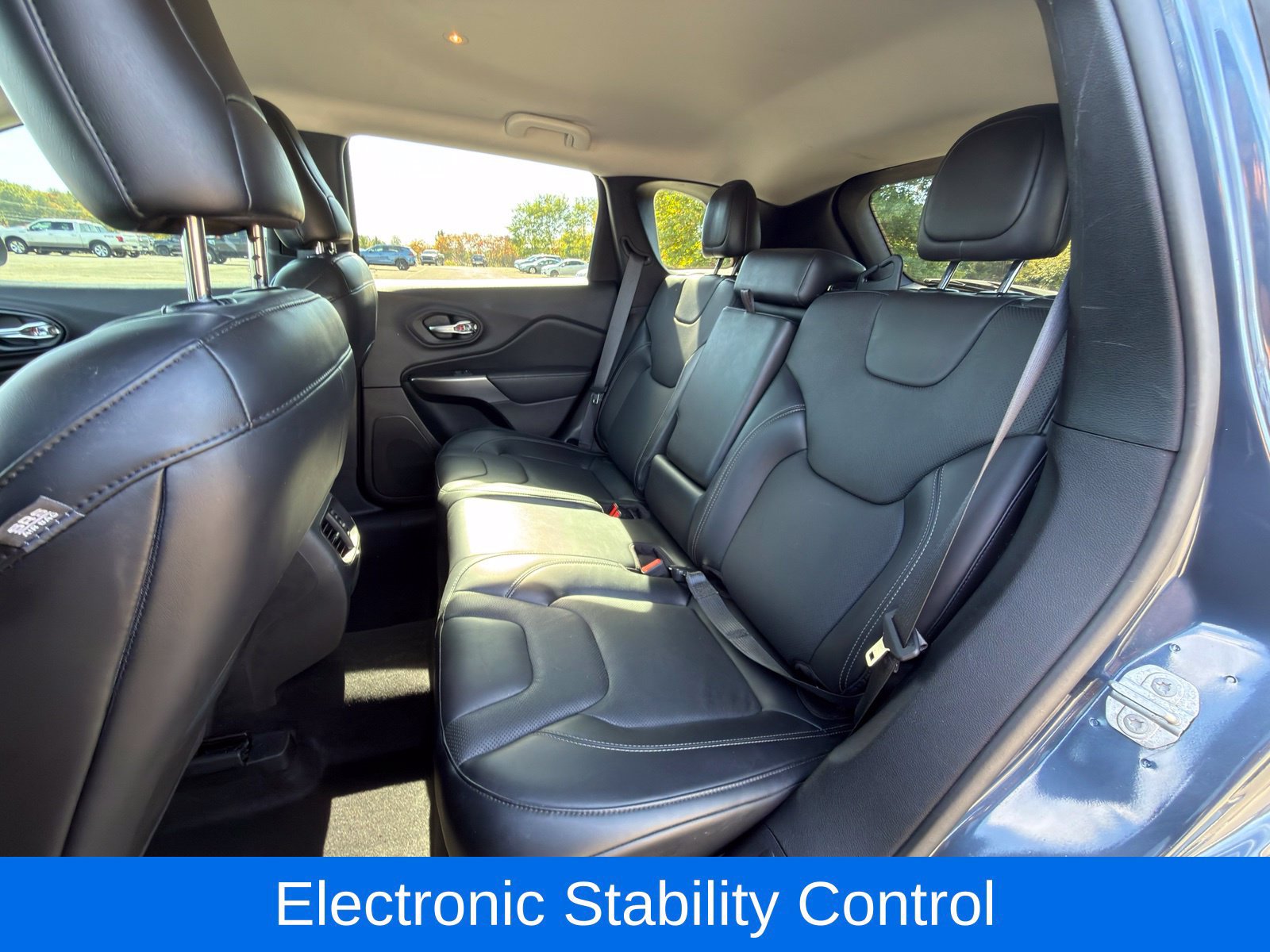 Used 2020 Jeep Cherokee Limited AWD/4WD image 27