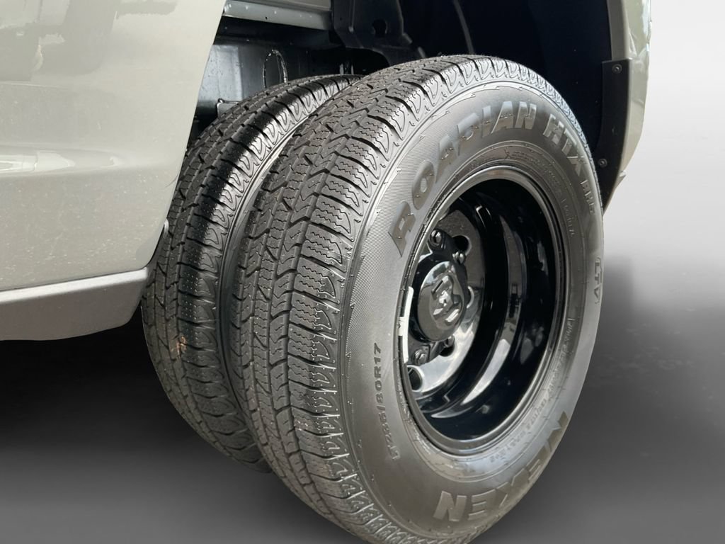 New 2027 RAM 3500 Big Horn AWD/4WD image 8