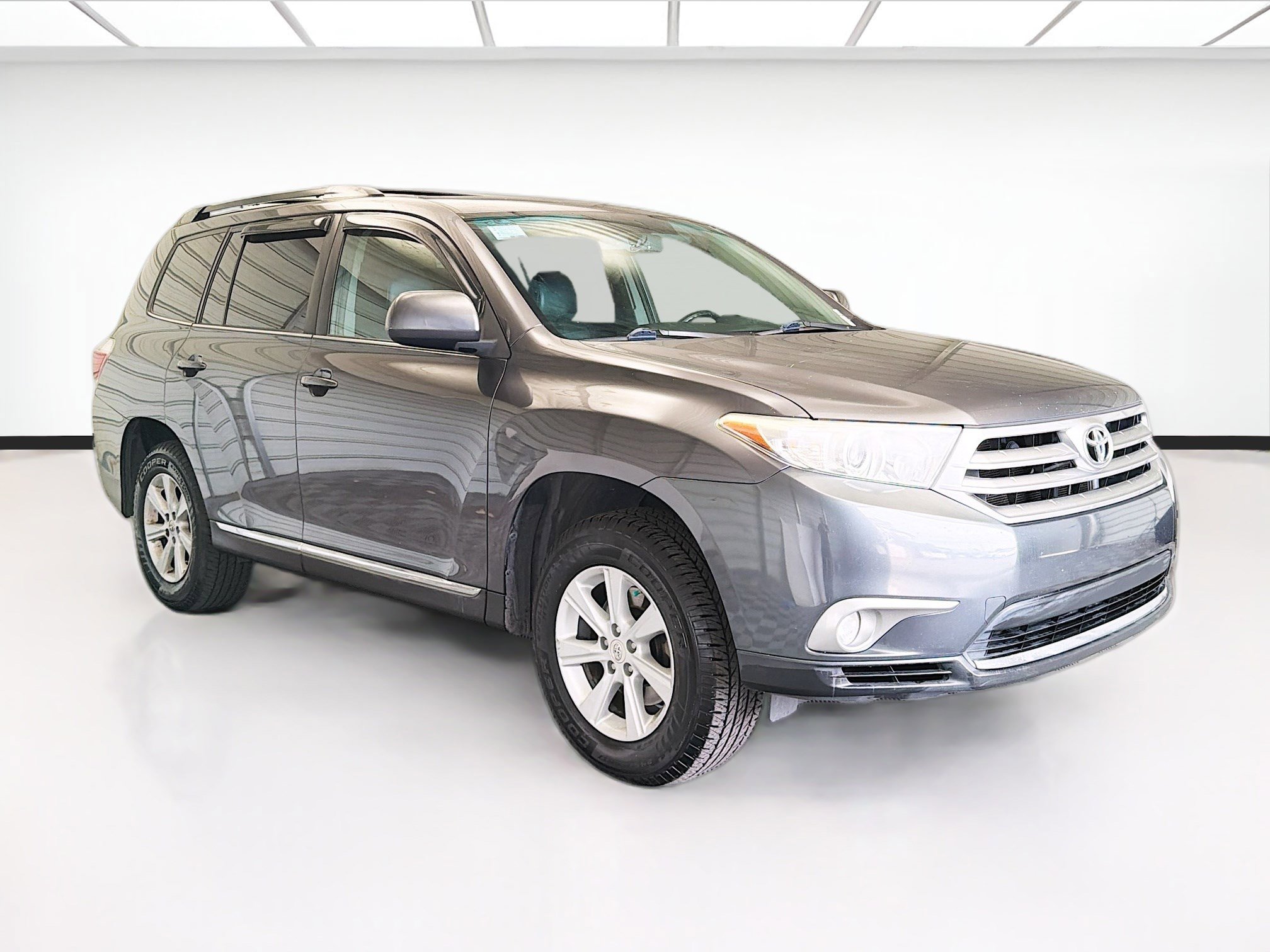 Used 2012 Toyota Highlander SE w/ Tow Pkg image 3