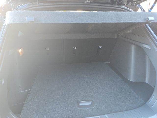 New 2026 Chevrolet Trax RS w/ Sunroof Package FWD image 15