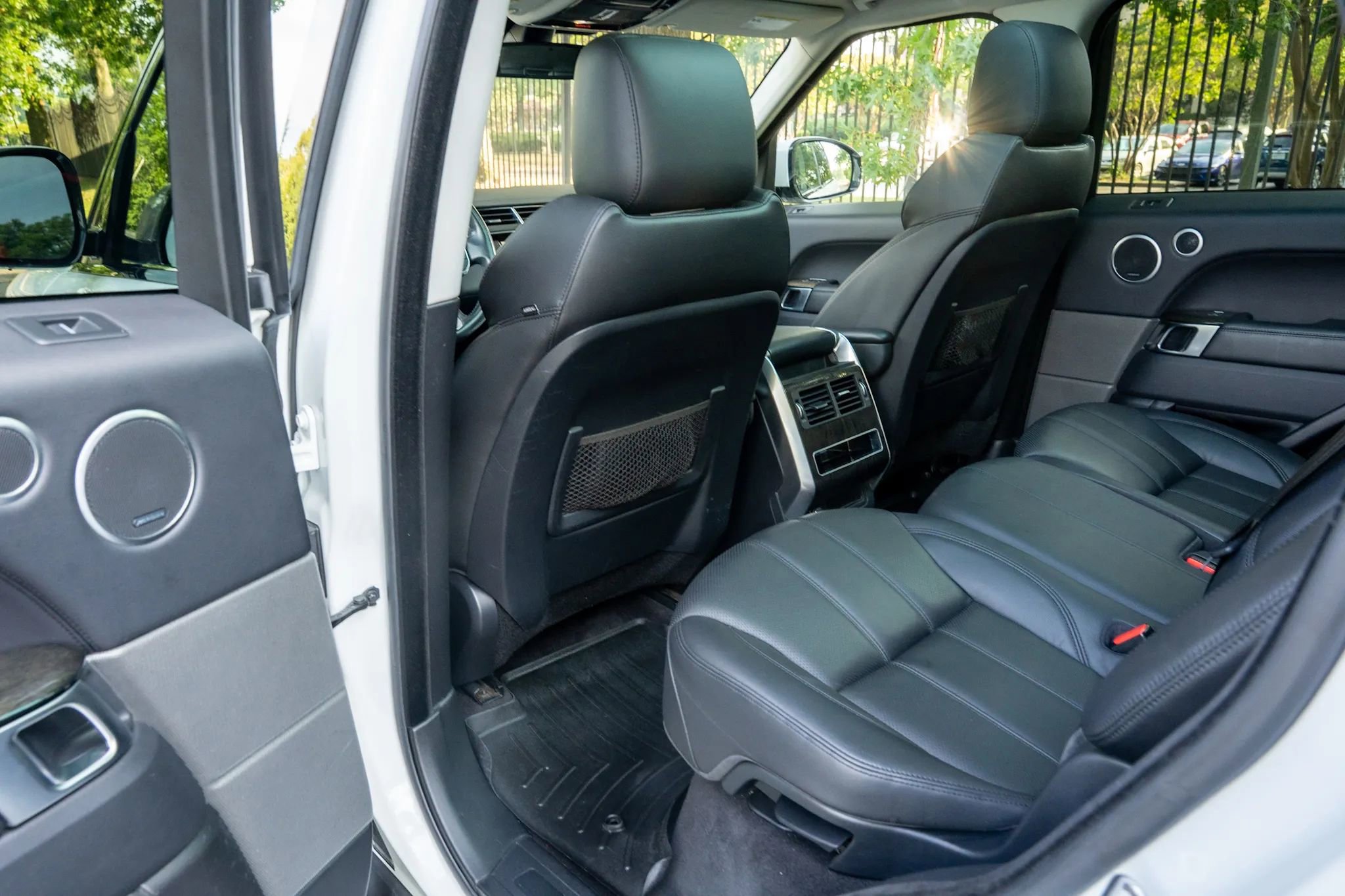 Used 2016 Land Rover Range Rover Sport SE image 14