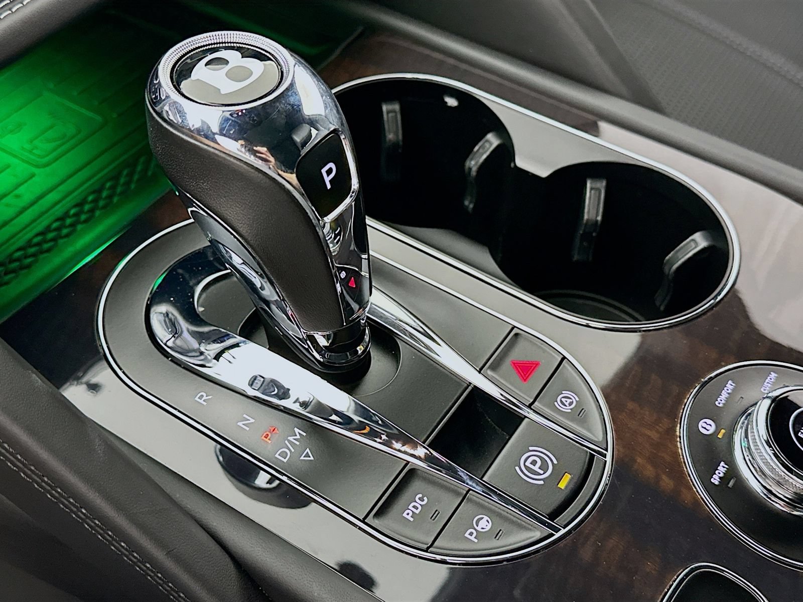 Used 2022 Bentley Bentayga AWD/4WD image 24
