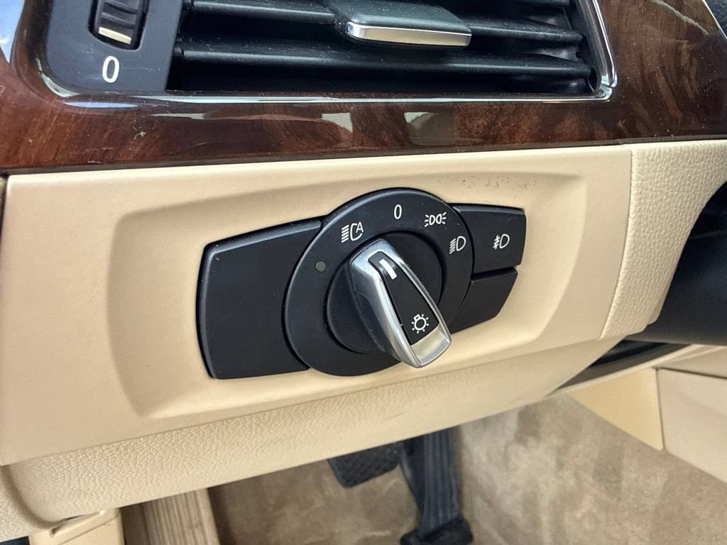 Used 2011 BMW 328i xDrive Sedan AWD/4WD image 17