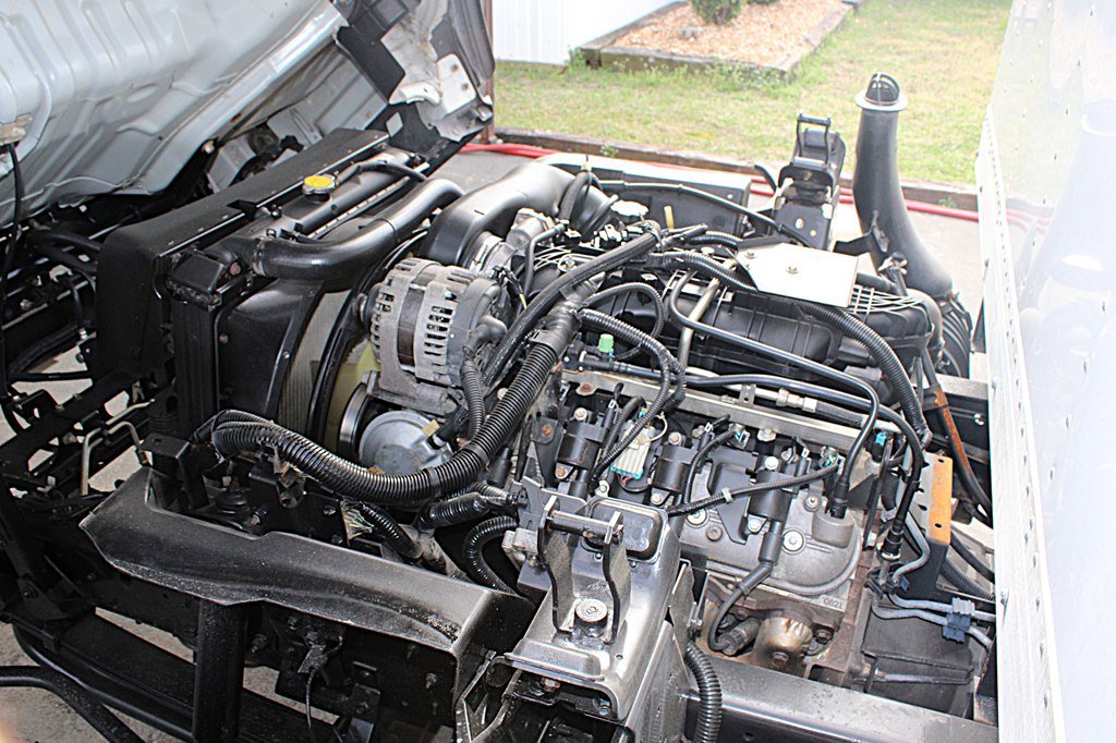 Used 2019 Isuzu NPR image 34