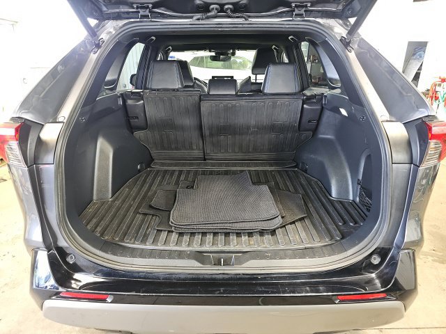 Used 2022 Toyota RAV4 XSE w/ XSE Grade Weather Package AWD/4WD image 33