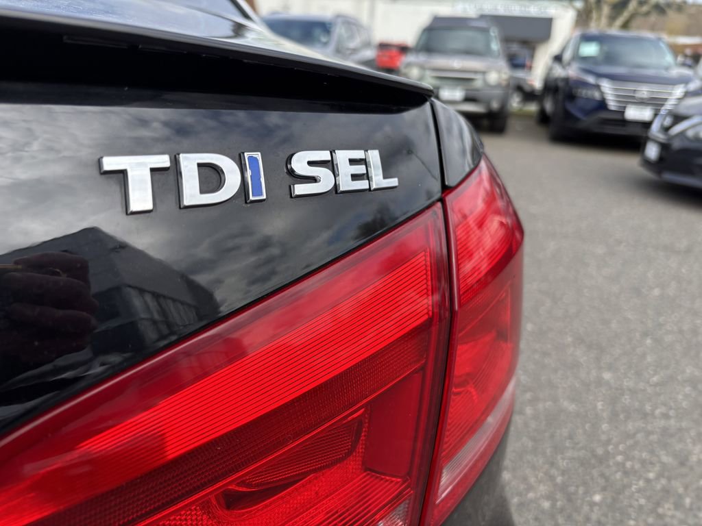 Used 2015 Volkswagen Passat TDI SEL Premium image 12