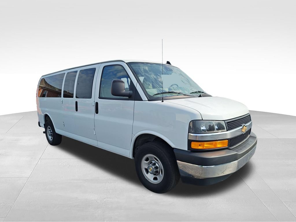 Used 2025 Chevrolet Express 3500 LT w/ LT Preferred Equipment Group RWD image 7