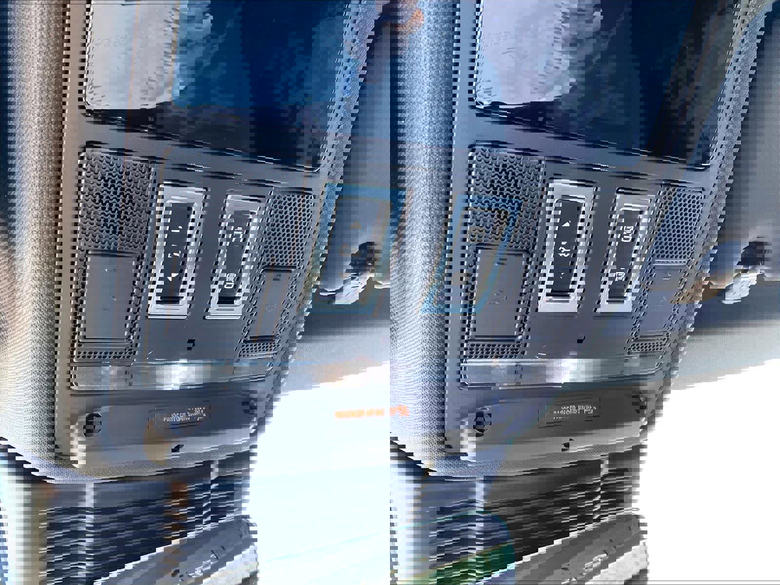 Used 2026 Land Rover Range Rover Evoque Dynamic SE image 36