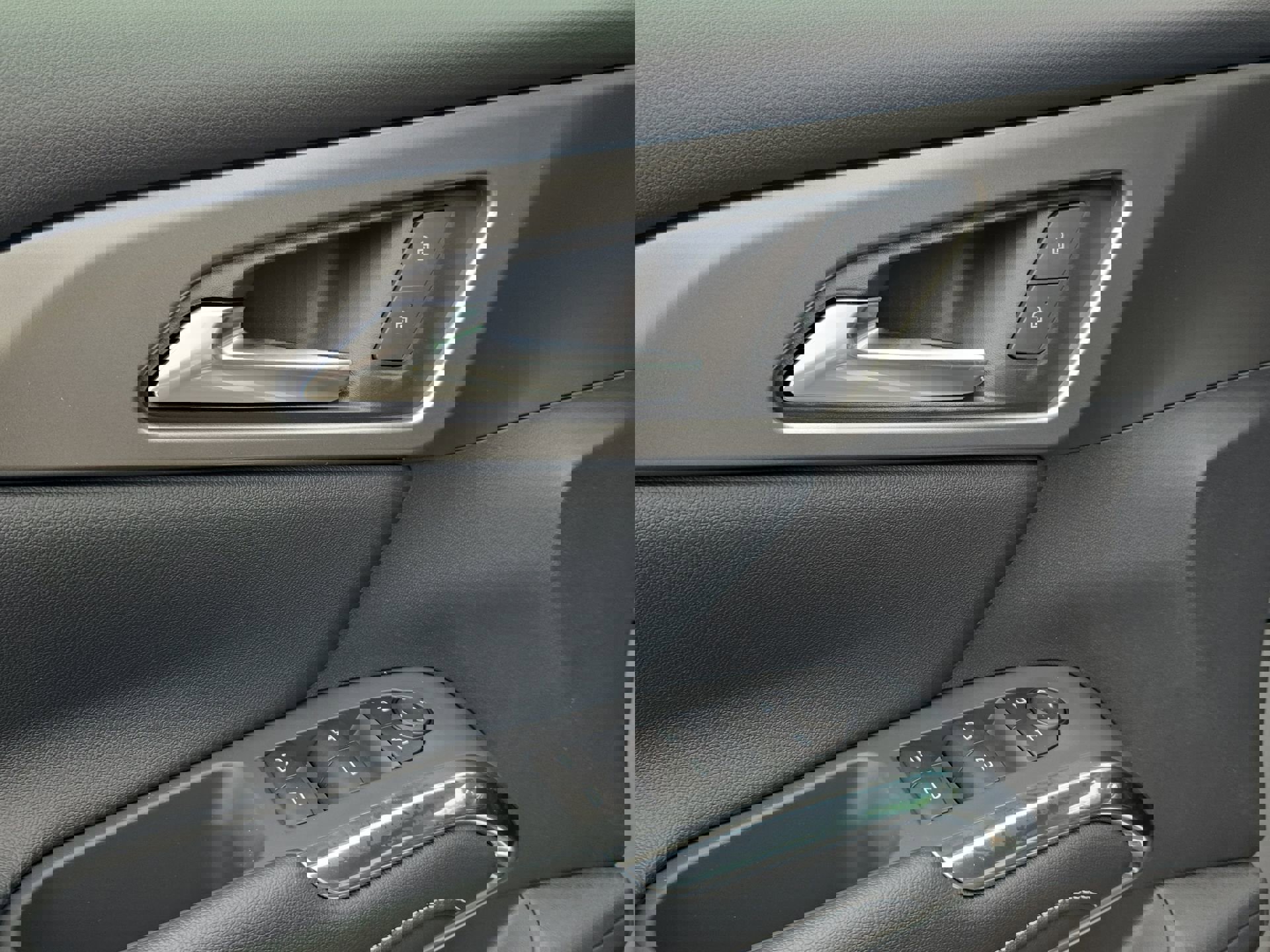 New 2025 Chevrolet Traverse LT w/ LPO, Floor Liner Package image 54