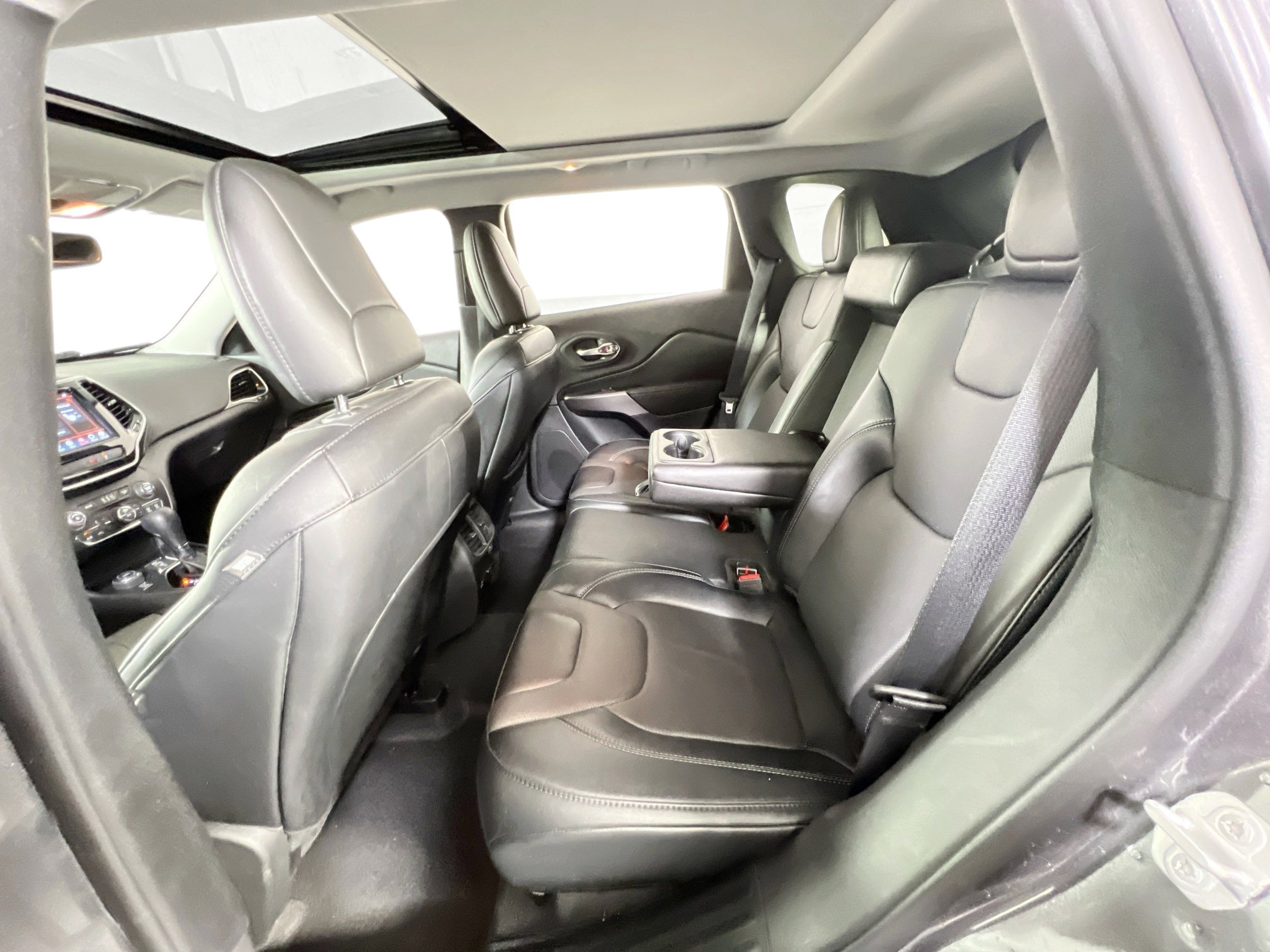 Used 2022 Jeep Cherokee Limited image 24