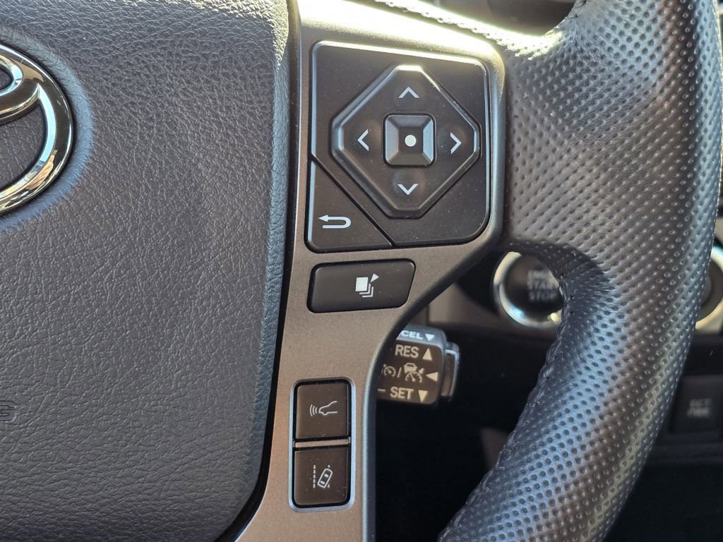 Used 2020 Toyota Tacoma TRD Off-Road w/ Technology Package AWD/4WD image 13