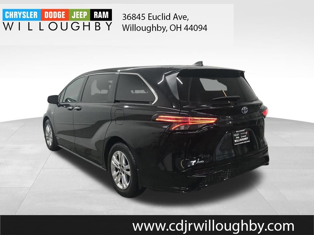 Used 2021 Toyota Sienna XSE image 6
