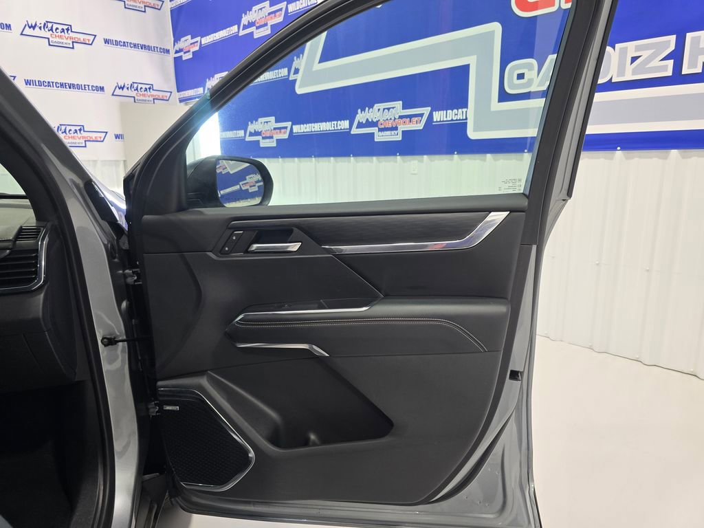 Used 2025 GMC Acadia Elevation image 30