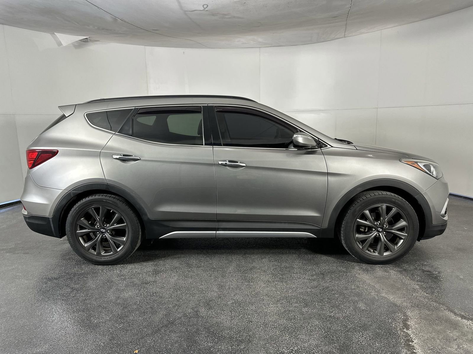 Used 2017 Hyundai Santa Fe Sport FWD image 9