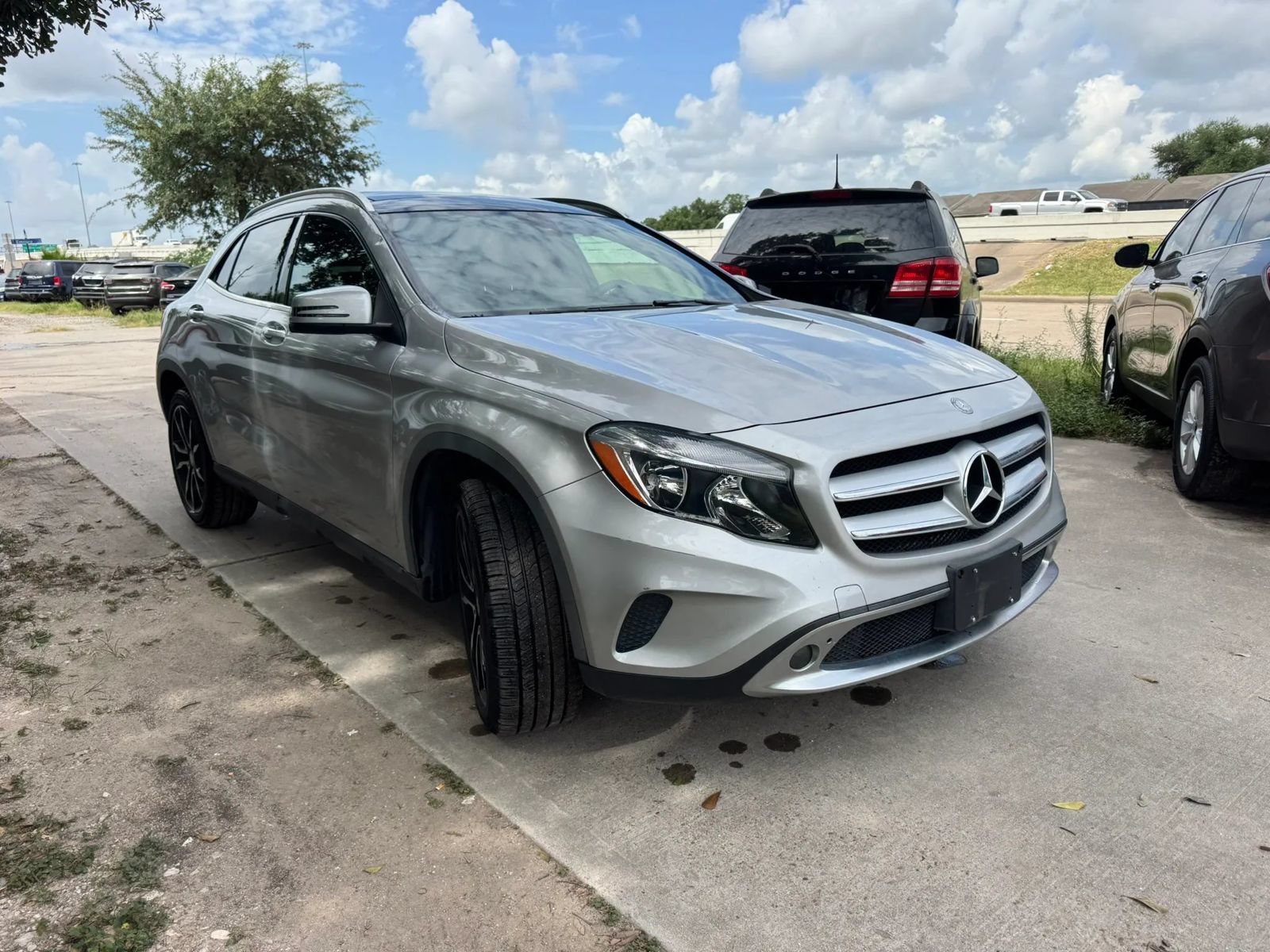 Used 2017 Mercedes-Benz GLA 250 4MATIC w/ Premium Package image 4