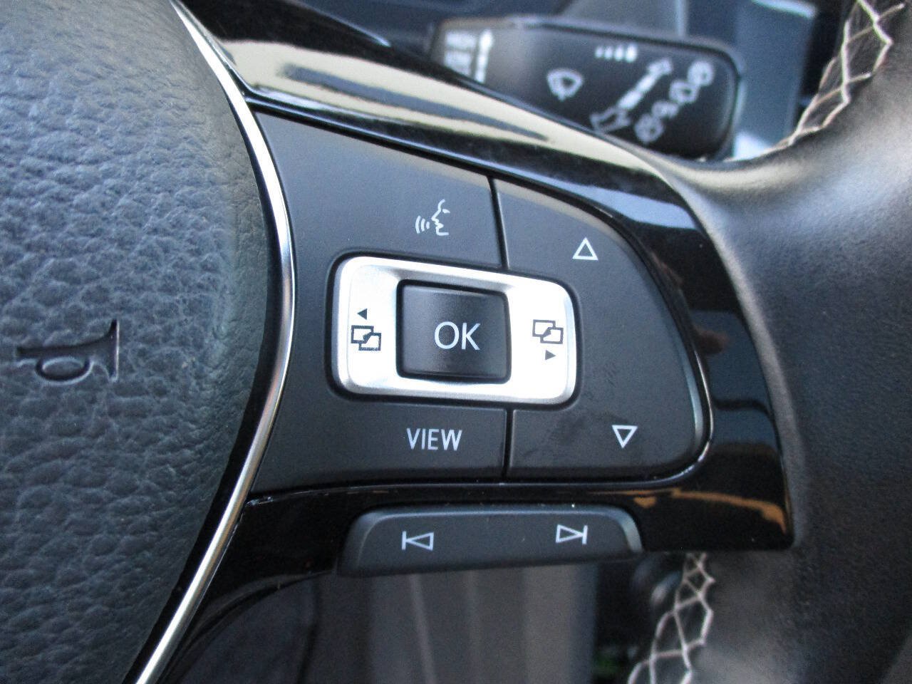 Used 2021 Volkswagen Tiguan SE R-Line FWD image 26