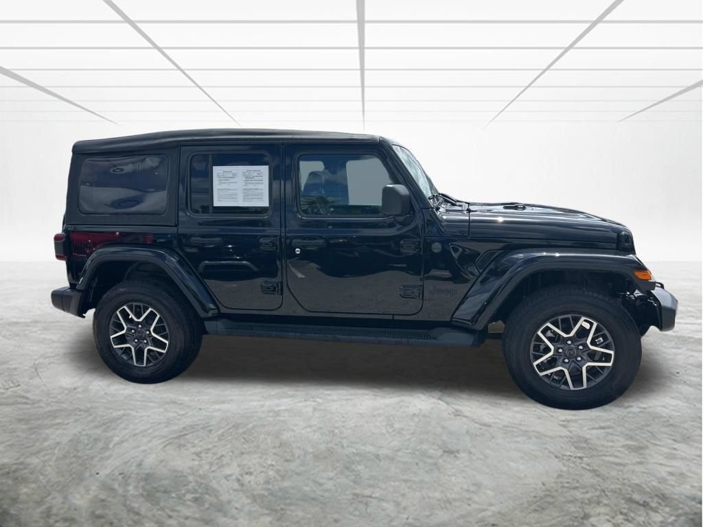 Used 2025 Jeep Wrangler Unlimited Sahara AWD/4WD image 3