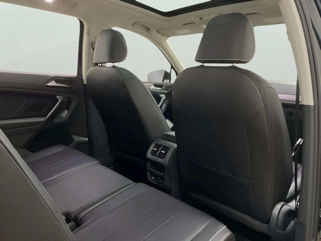 Used 2023 Volkswagen Tiguan SE w/ Panoramic Sunroof Package FWD image 79