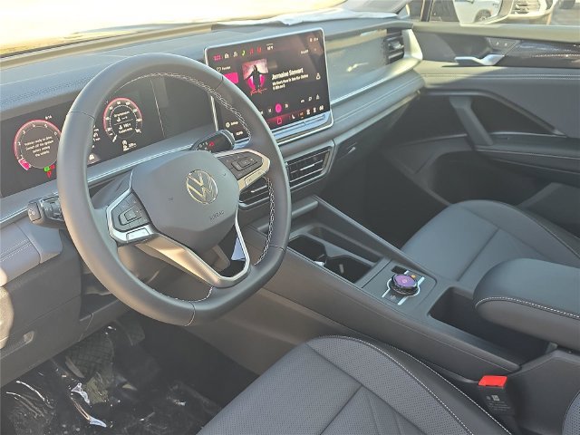 New 2026 Volkswagen Tiguan SE FWD image 16