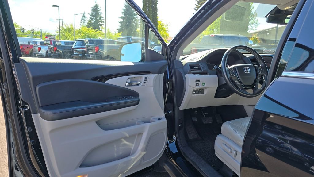 Used 2017 Honda Pilot Elite image 60