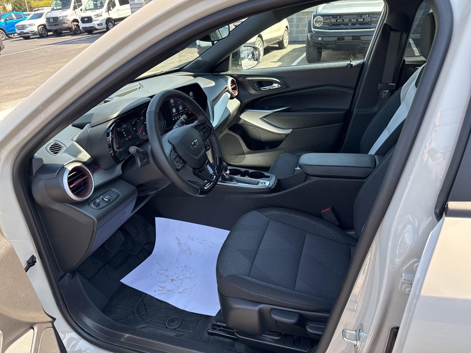 Used 2026 Chevrolet Trax RS FWD image 21
